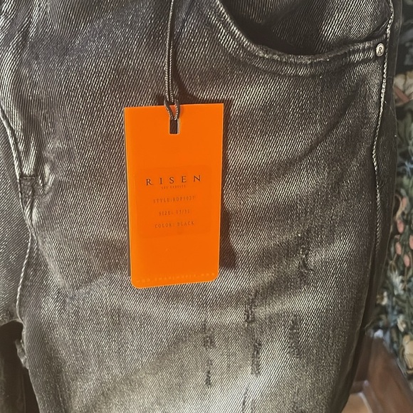 RISEN HIGH RISE STRAIGHT Black Denim Distressed - Picture 4 of 6